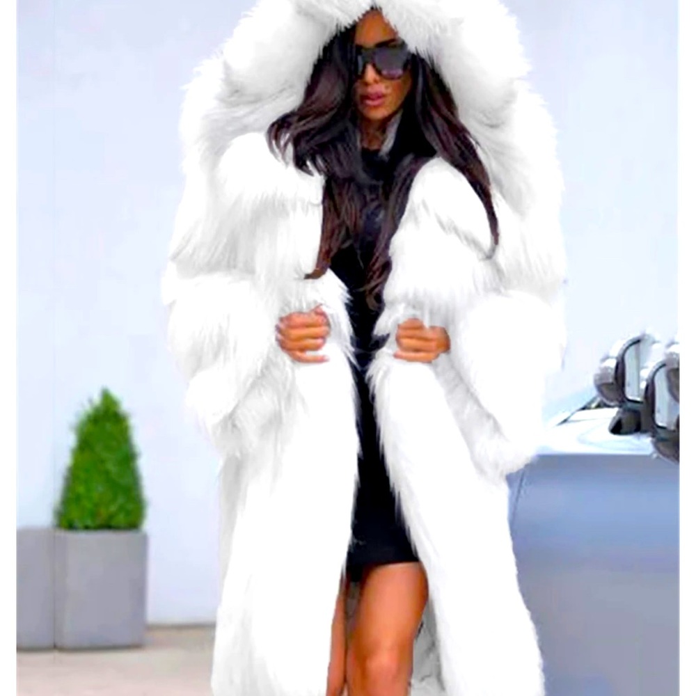 Oversized Extra Cozy Warm Faux Fur Collar Knee-Length Hooded
Chunky Outerwear